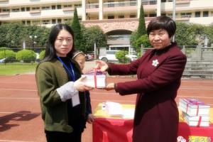 小學(xué)學(xué)霸跟身價過億董事長聊天：學(xué)習(xí)很爛的為什么也能賺大錢？