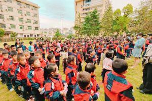 逃生演練  筑牢防火墻——金華市方格外國(guó)語(yǔ)學(xué)校小學(xué)部組織消防安全逃生演練
