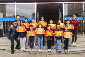 一根繩一條心，凝心聚力向未來(lái)——金華市方格外國(guó)語(yǔ)學(xué)校小學(xué)部拔河比賽