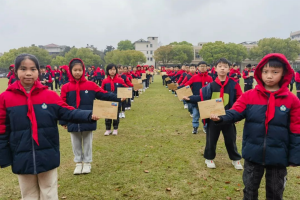 金華這所學(xué)校的所有小學(xué)生，都給父母寫了一封信！孩子們對(duì)父母最大的希望竟然是……